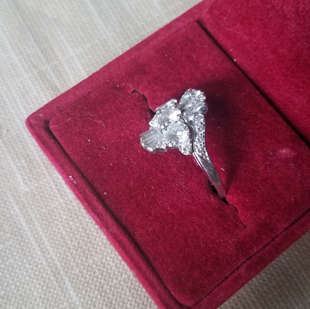 Vintage Platinum Diamond Engagement Ring - Picture 4 of 8